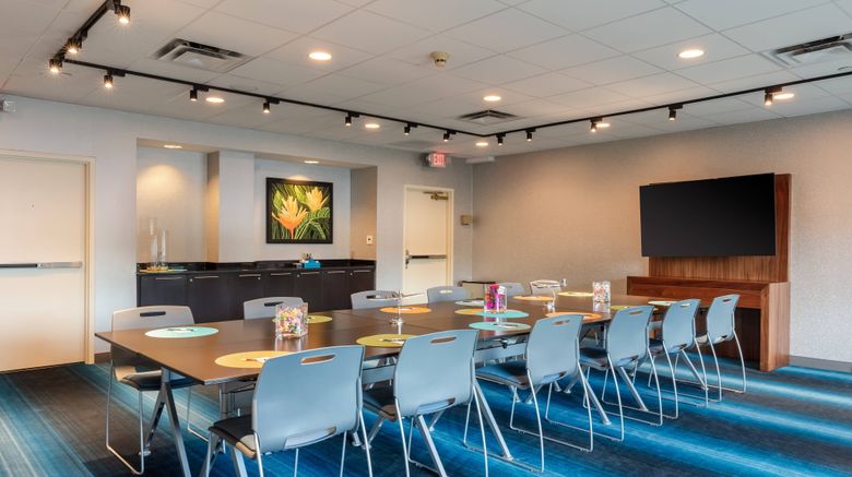 <b>Aloft Columbia Harbison Meeting</b>. Images powered by <a href="https://www.leonardoworldwide.com/" title="Leonardo Worldwide" target="_blank">Leonardo</a>.