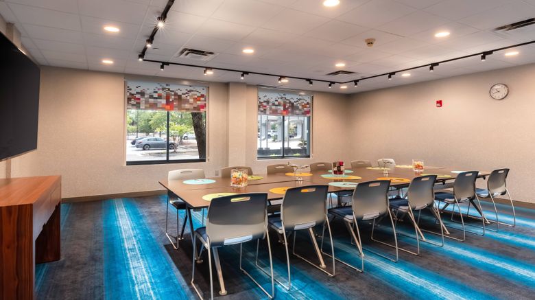<b>Aloft Columbia Harbison Meeting</b>. Images powered by <a href="https://www.leonardoworldwide.com/" title="Leonardo Worldwide" target="_blank">Leonardo</a>.