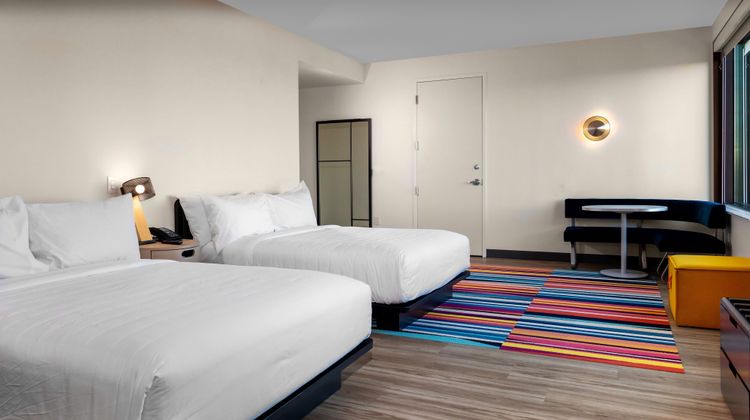aloft Atlanta at The Battery Room