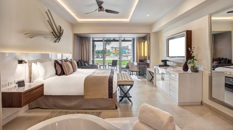 <b>Royalton Blue Waters Montego Bay Suite</b>. Images powered by <a href="https://www.leonardoworldwide.com/" title="Leonardo Worldwide" target="_blank">Leonardo</a>.