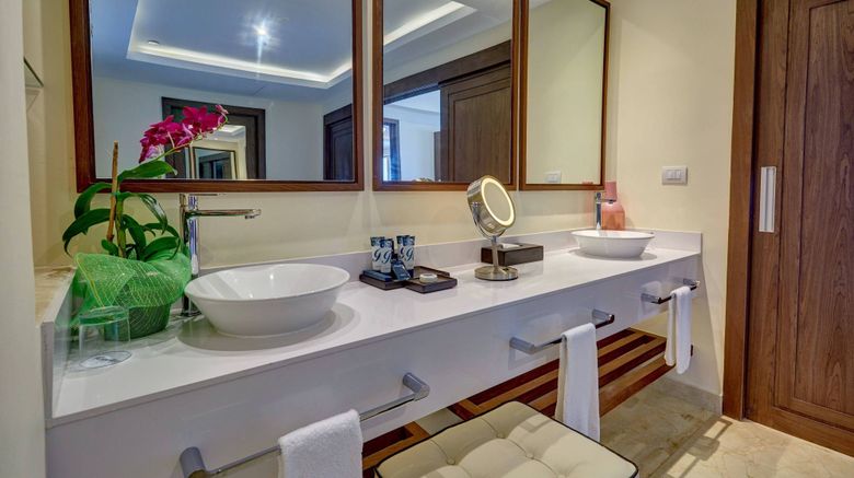 <b>Royalton Blue Waters Montego Bay Room</b>. Images powered by <a href="https://www.leonardoworldwide.com/" title="Leonardo Worldwide" target="_blank">Leonardo</a>.