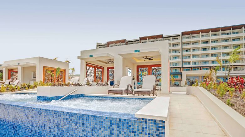 <b>Royalton Blue Waters Montego Bay Pool</b>. Images powered by <a href="https://www.leonardoworldwide.com/" title="Leonardo Worldwide" target="_blank">Leonardo</a>.