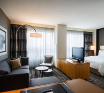 Renaissance Chicago O'Hare Suites Hotel Room