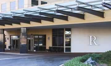Renaissance Chicago O'Hare Suites Hotel