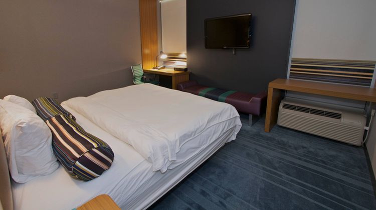 aloft Tulsa Room