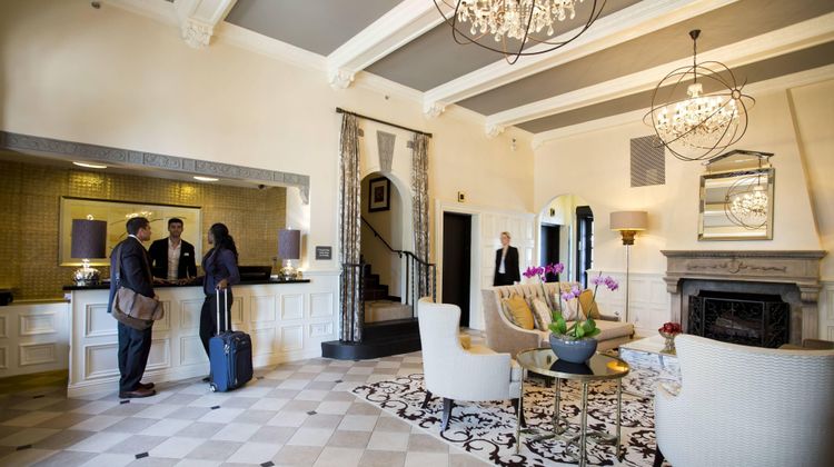Ambassador Hotel Tulsa, Autograph Coll Lobby