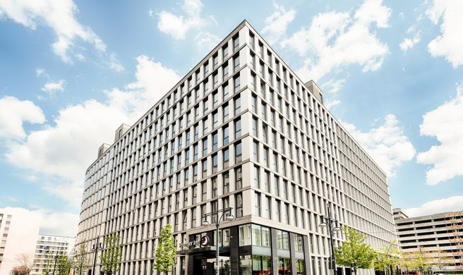 Premier Inn Alexanderplatz Exterior