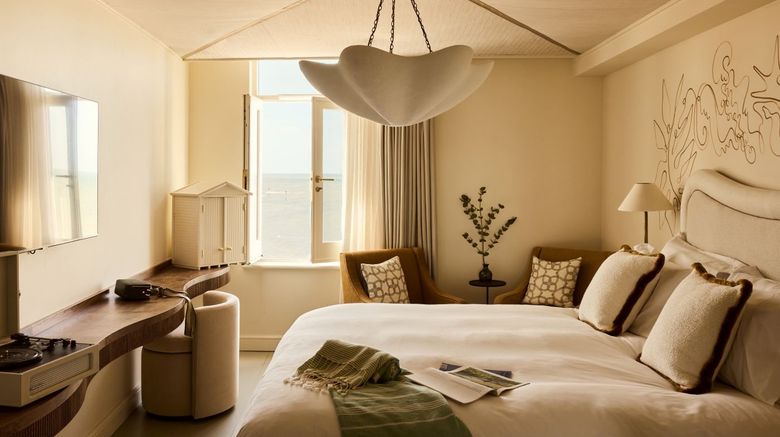 <b>No. 42 by GuestHouse, Margate Room</b>. Images powered by <a href="https://www.leonardoworldwide.com/" title="Leonardo Worldwide" target="_blank">Leonardo</a>.