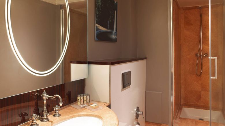 <b>Renaissance Paris Nobel Tour Eiffel Hotel Room</b>. Images powered by <a href="https://www.leonardoworldwide.com/" title="Leonardo Worldwide" target="_blank">Leonardo</a>.
