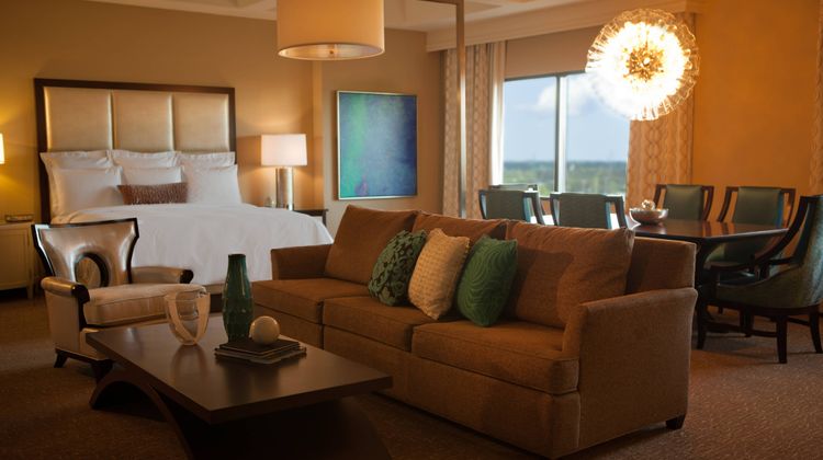 Renaissance Orlando at Seaworld Suite