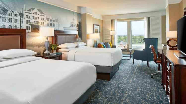Renaissance Montgomery Hotel & Spa Suite