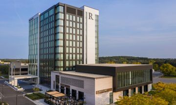 Renaissance Milwaukee West Hotel