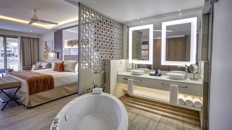 <b>Royalton Bavaro Resort & Casino Room</b>. Images powered by <a href="https://www.leonardoworldwide.com/" title="Leonardo Worldwide" target="_blank">Leonardo</a>.