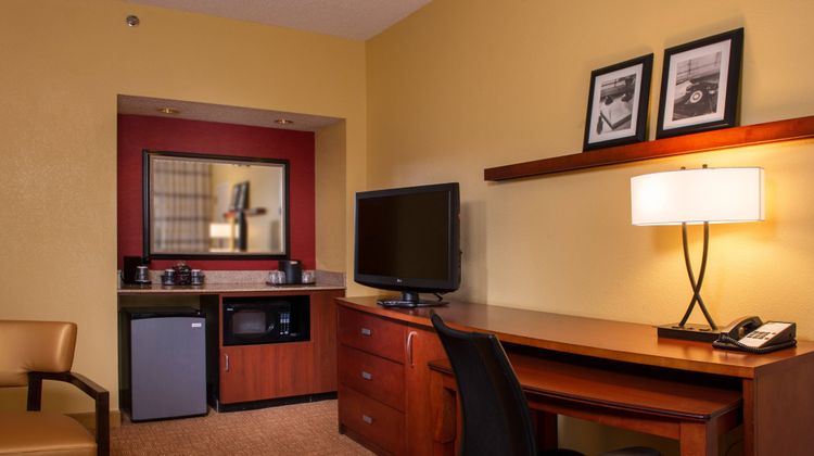 Courtyard by Marriott Richmond West Room