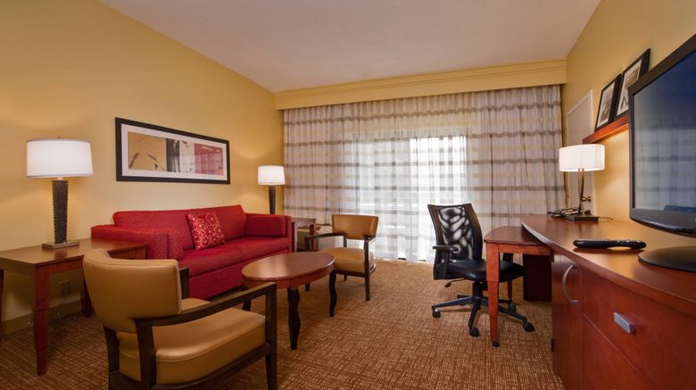 <b>Courtyard by Marriott Richmond West Room</b>. Images powered by <a href="https://www.leonardoworldwide.com/" title="Leonardo Worldwide" target="_blank">Leonardo</a>.