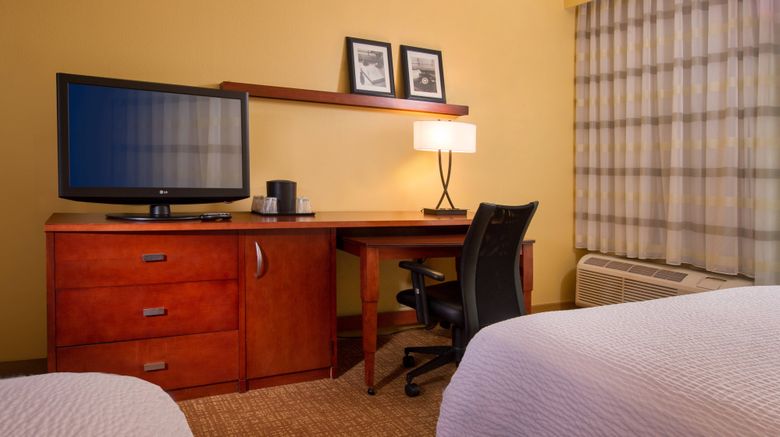 <b>Courtyard by Marriott Richmond West Room</b>. Images powered by <a href="https://www.leonardoworldwide.com/" title="Leonardo Worldwide" target="_blank">Leonardo</a>.