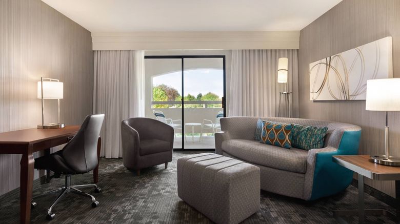 <b>Courtyard Salinas Monterey Room</b>. Images powered by <a href="https://www.leonardoworldwide.com/" title="Leonardo Worldwide" target="_blank">Leonardo</a>.
