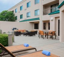 Courtyard by Marriott Topeka Exterior