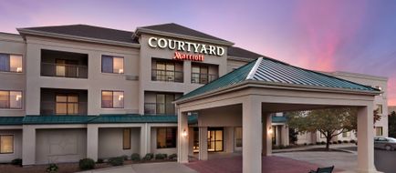 Courtyard by Marriott Topeka Exterior