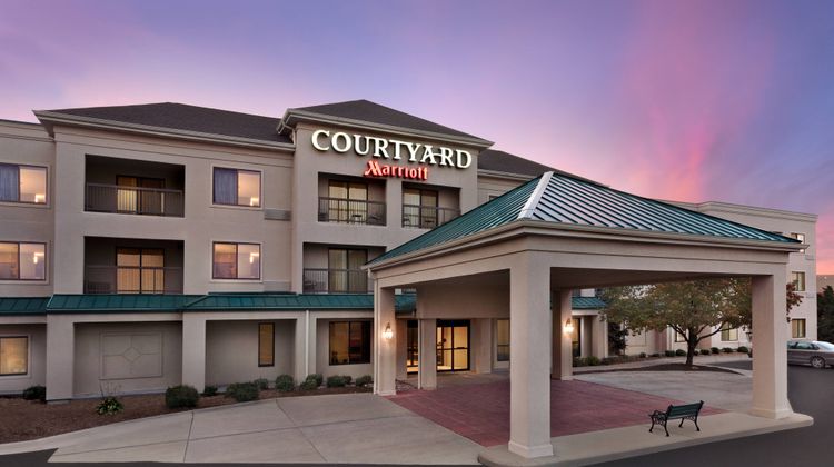 Courtyard by Marriott Topeka Exterior