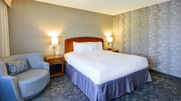 Courtyard Springfield Suite