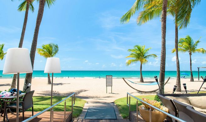 Courtyard Isla Verde Beach Resort Exterior