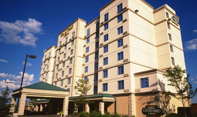 Courtyard by Marriott Toronto Airport Exterior