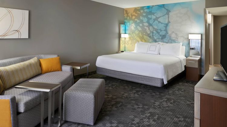 Courtyard by Marriott Toronto Airport Room
