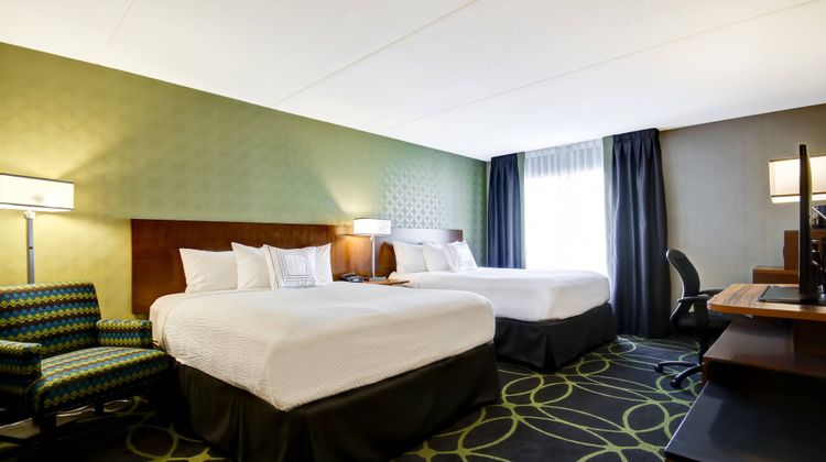 Fairfield Inn & Suites Guelph Room