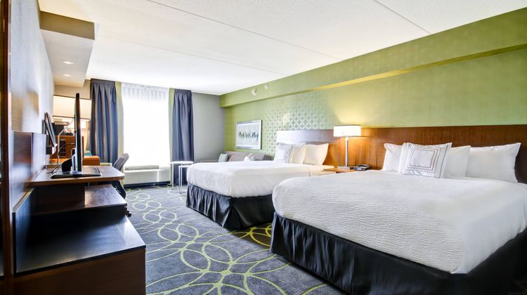 Fairfield Inn & Suites Guelph Suite