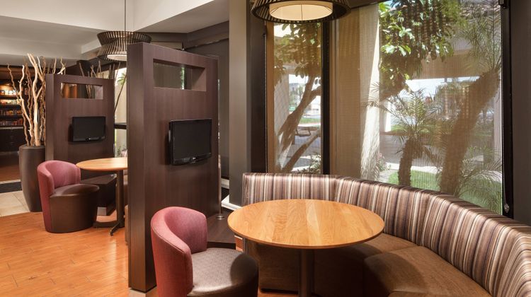 Courtyard by Marriott Anaheim Buena Park Lobby