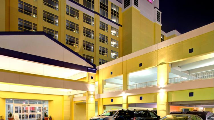 Fairfield Inn & Suites VB Oceanfront Exterior