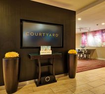 Courtyard by Marriott Hampton Coliseum Lobby