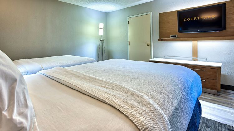 Courtyard by Marriott Hampton Coliseum Suite