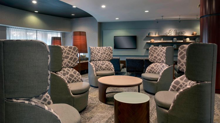 Courtyard by Marriott Lebanon Lobby