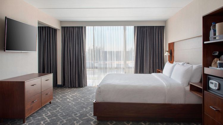 Four Points by Sheraton Philadelphia NE Suite