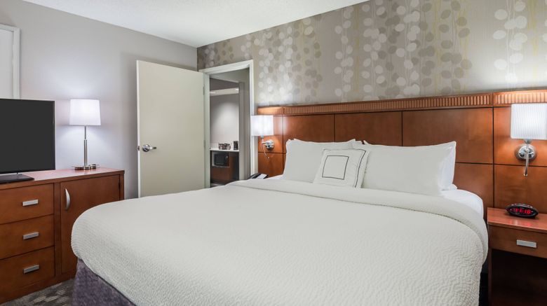 <b>Courtyard By Marriott Mobile Suite</b>. Images powered by <a href="https://www.leonardoworldwide.com/" title="Leonardo Worldwide" target="_blank">Leonardo</a>.