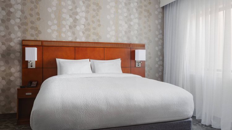Courtyard by Marriott Philadelphia Devon Suite