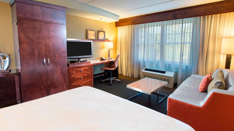 <b>Courtyard Lake Placid Room</b>. Images powered by <a href="https://www.leonardoworldwide.com/" title="Leonardo Worldwide" target="_blank">Leonardo</a>.
