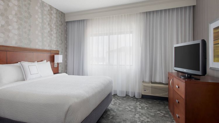 Courtyard Syracuse Carrier Circle Suite