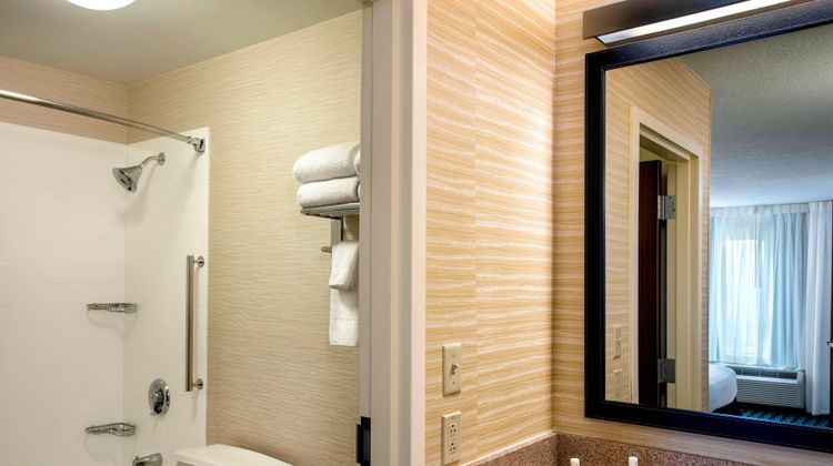 Fairfield Inn & Suites Merrillville Room