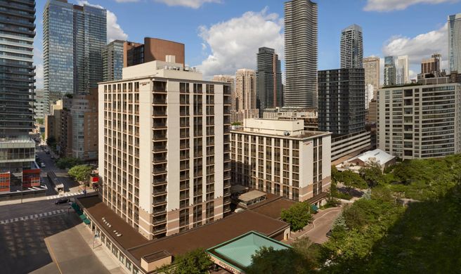 Courtyard by Marriott Toronto Downtown Exterior