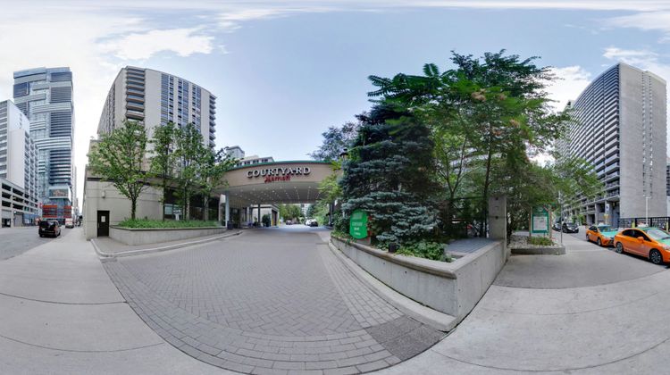 Courtyard by Marriott Toronto Downtown Exterior