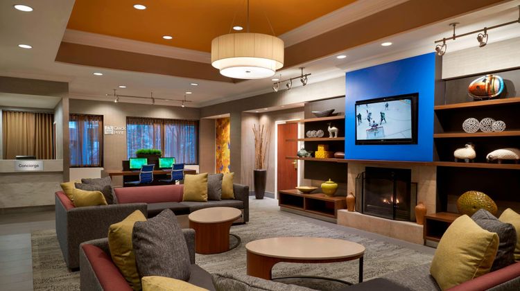 Courtyard by Marriott Toronto Downtown Lobby