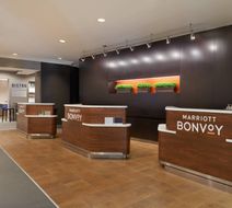 Courtyard by Marriott Toronto Downtown Lobby