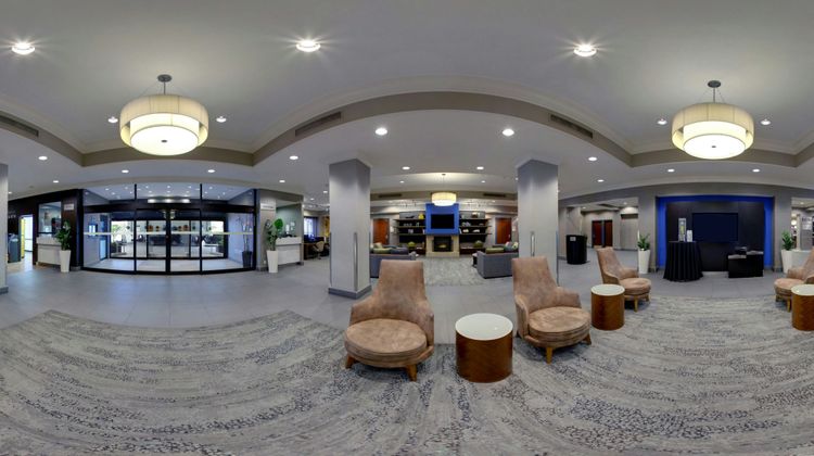 Courtyard by Marriott Toronto Downtown Lobby