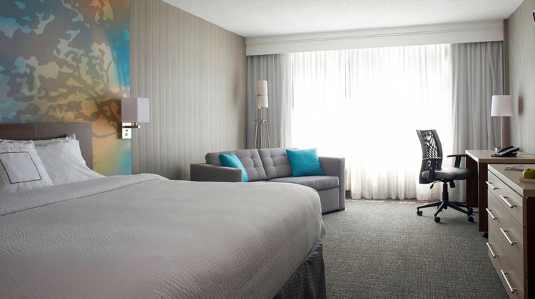 Courtyard by Marriott Toronto Downtown Room
