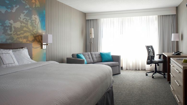 <b>Courtyard by Marriott Toronto Downtown Room</b>. Images powered by <a href="https://www.leonardoworldwide.com/" title="Leonardo Worldwide" target="_blank">Leonardo</a>.