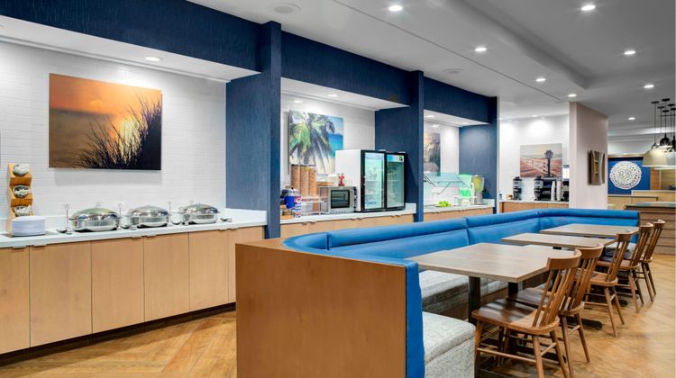 Fairfield Inn & Suites VB Oceanfront Restaurant