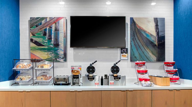 Fairfield Inn & Suites VB Oceanfront Restaurant